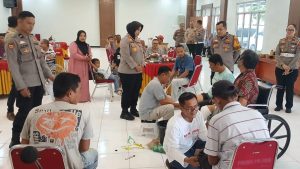 18 Warga Padang Pariaman Dapat Bantuan Kaki Palsu Gratis dari Kick Andy Foundation